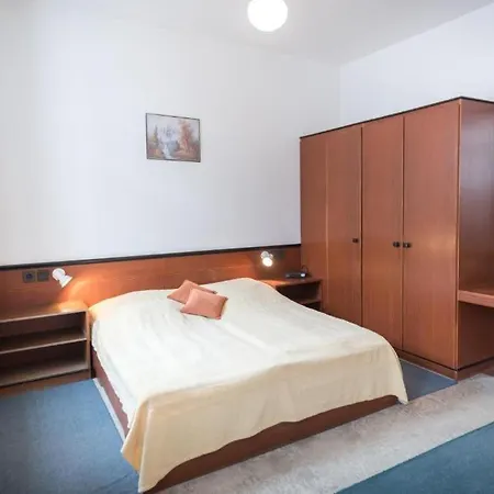 Queen Lisbeth Street Ξενοδοχείο με διαμερίσματα