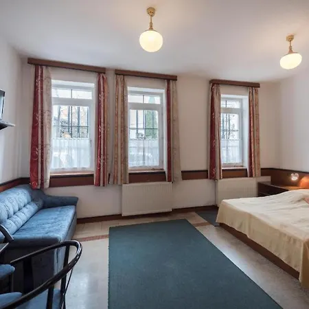 Queen Lisbeth Street アパートホテル 3*