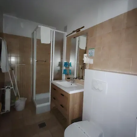 Ξενοδοχείο με διαμερίσματα Queen Lisbeth Street 3*