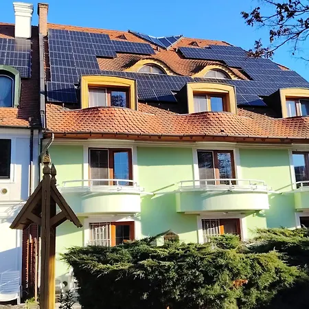 Ξενοδοχείο με διαμερίσματα Queen Lisbeth Street 3*