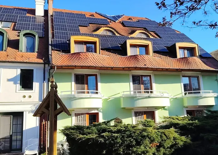 מלון דירות Queen Lisbeth Street 3*